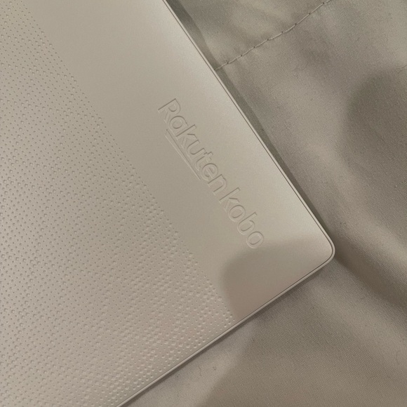 Kobo Libra 2 e-Reader (like brand new w/no tags, box, and charger) - Picture 5 of 11